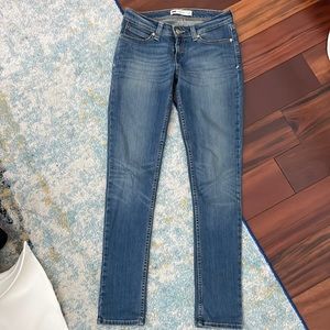 Levi, never worn size 27 skinny jeans